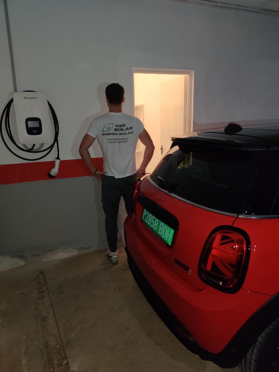 7.4kW power EV charger. Quick instalation. Price in Marbella. Many models in stock. Free quote. Mijas, Ojen, Estepona, Benahavis.
